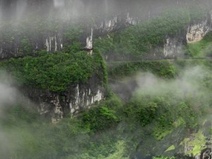 热血江湖吕孤城所在之谜：揭秘隐秘之地，探寻江湖英雄踪迹