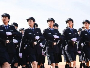 女警战斗风采：深度解析甲流出装策略与实战应用